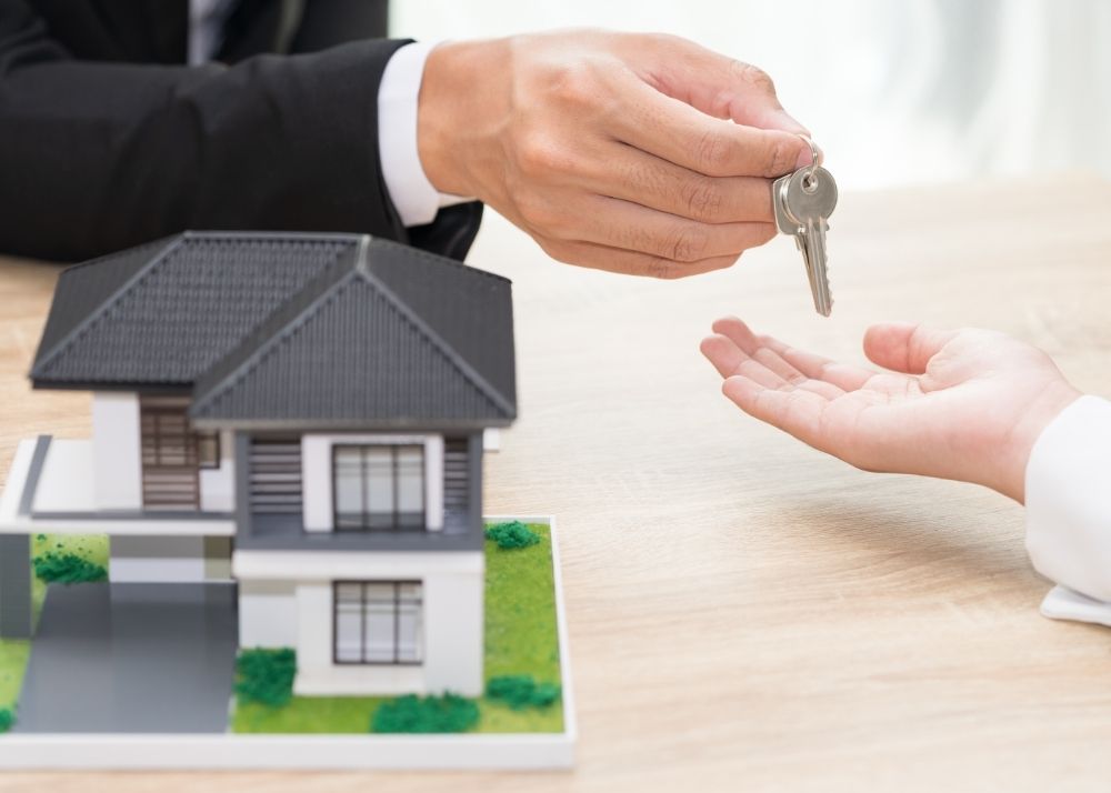 selling a home is best completed with team work and a sr. move manger is essential for any complicated sale