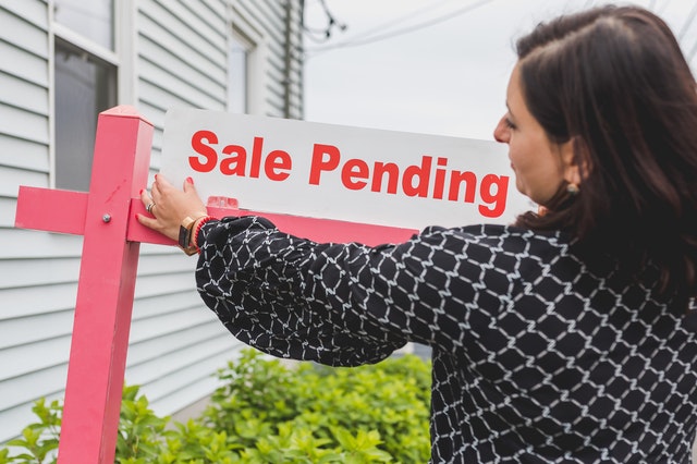 A proper estate cleaning service can ready a home for sales as part of the estate settlement