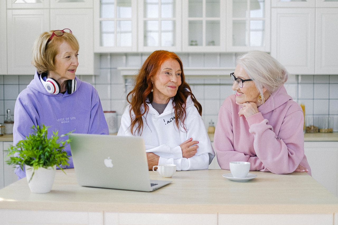 downsizing boomers can be a difficult task, but help from a senior move manager will ease the task.